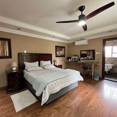 Spies Villa - Fast Wi-Fi, Netflix And Generator มิดเดิลเบิร์ก ภายนอก รูปภาพ