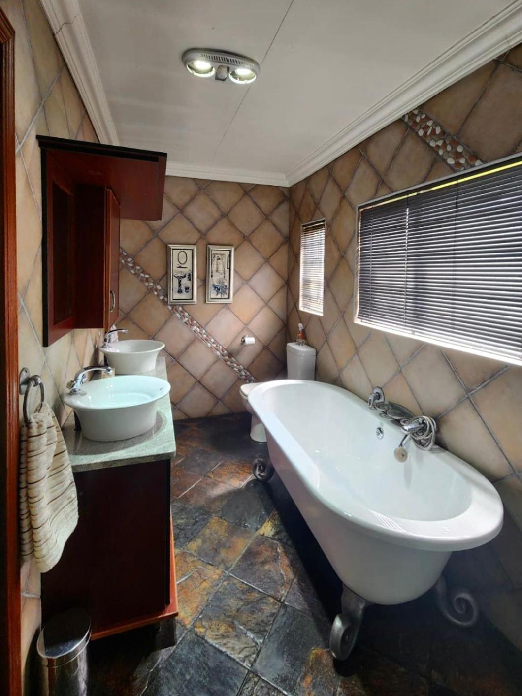 Spies Villa - Fast Wi-Fi, Netflix And Generator มิดเดิลเบิร์ก ภายนอก รูปภาพ