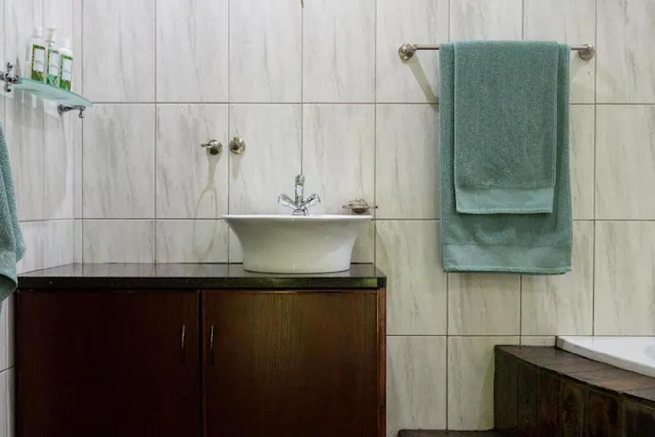 Spies Villa - Fast Wi-Fi, Netflix And Generator มิดเดิลเบิร์ก ภายนอก รูปภาพ