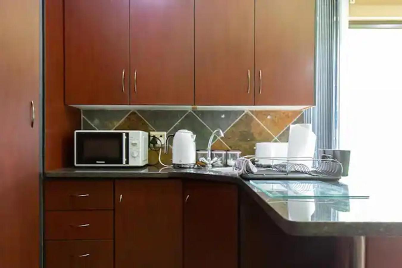 Spies Villa - Fast Wi-Fi, Netflix And Generator มิดเดิลเบิร์ก ภายนอก รูปภาพ