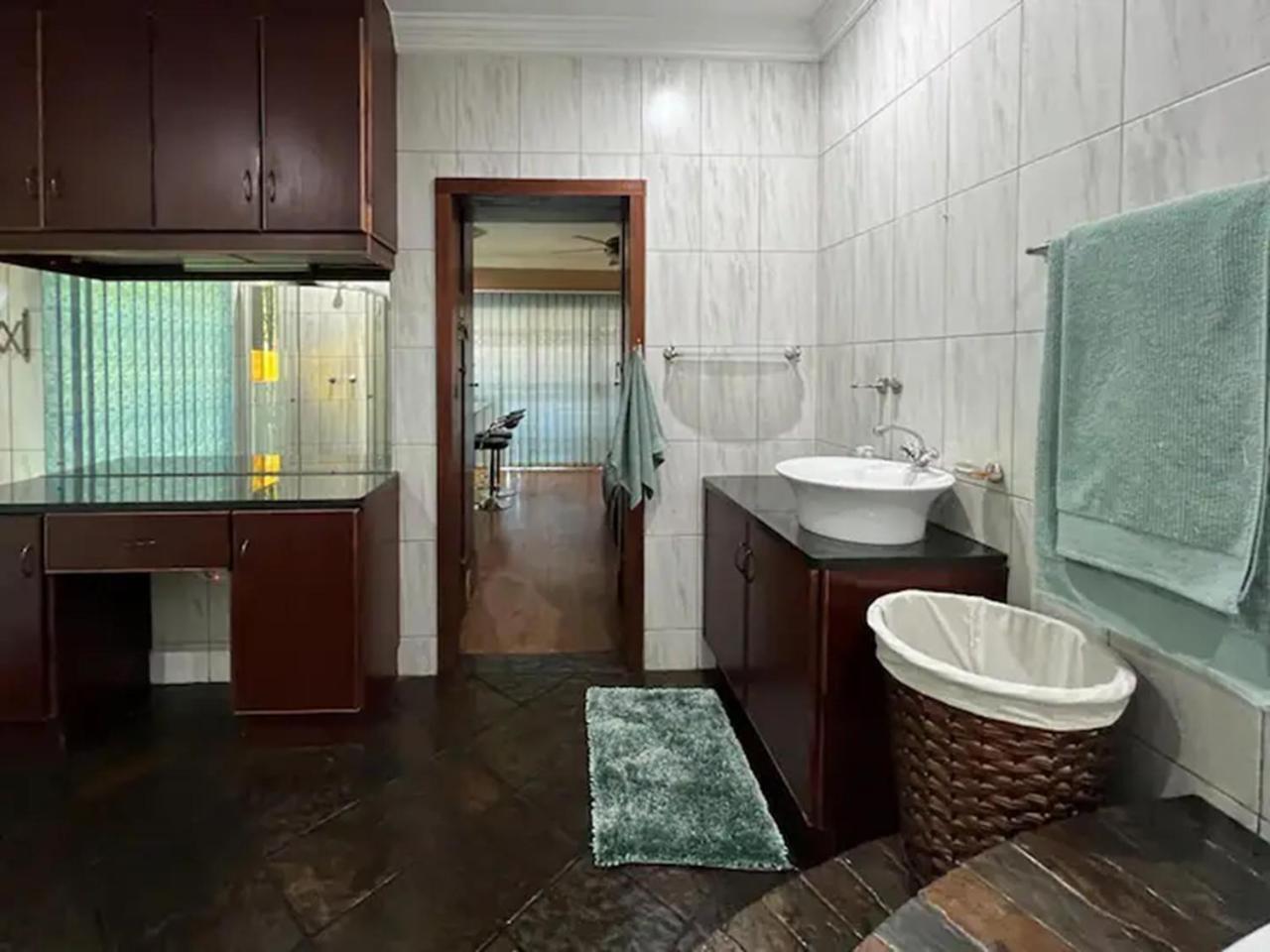 Spies Villa - Fast Wi-Fi, Netflix And Generator มิดเดิลเบิร์ก ภายนอก รูปภาพ