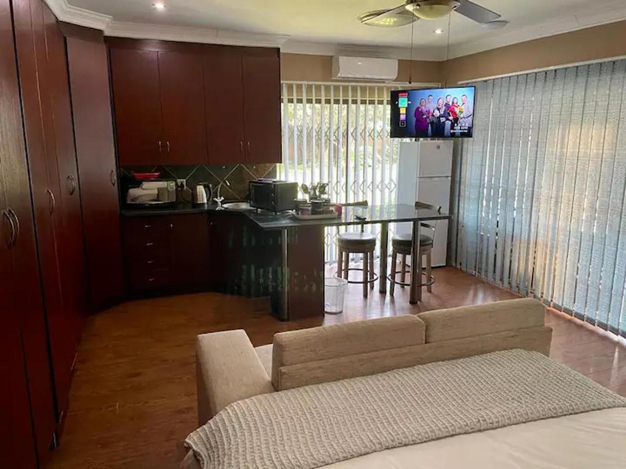 Spies Villa - Fast Wi-Fi, Netflix And Generator มิดเดิลเบิร์ก ภายนอก รูปภาพ